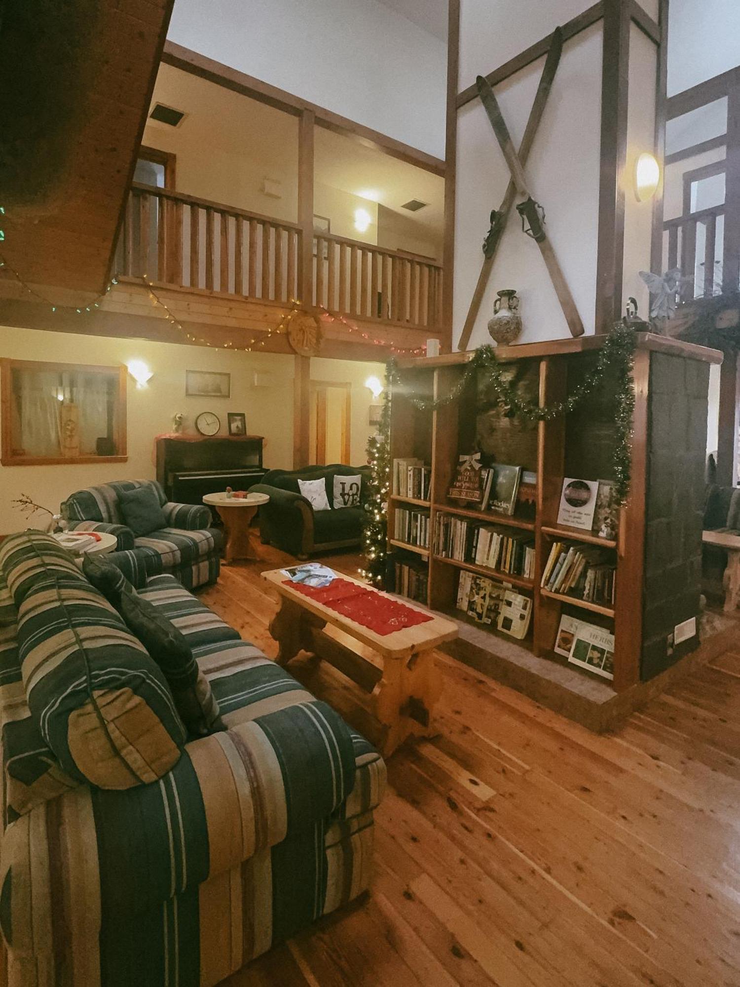 Alpine Meadows Lodge Golden Kültér fotó