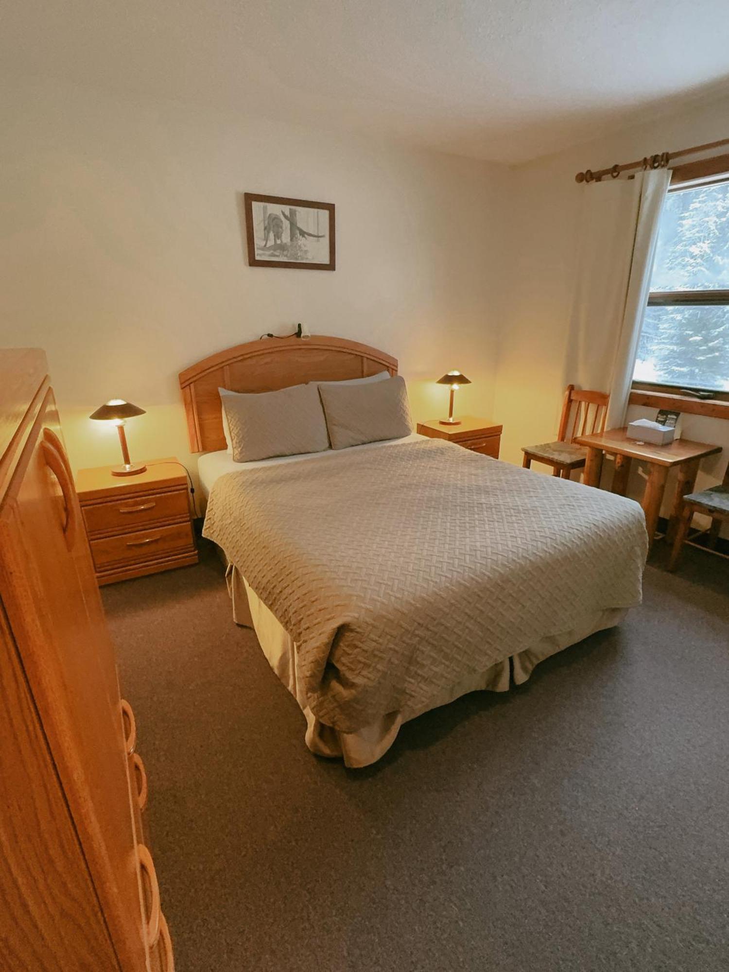 Alpine Meadows Lodge Golden Kültér fotó
