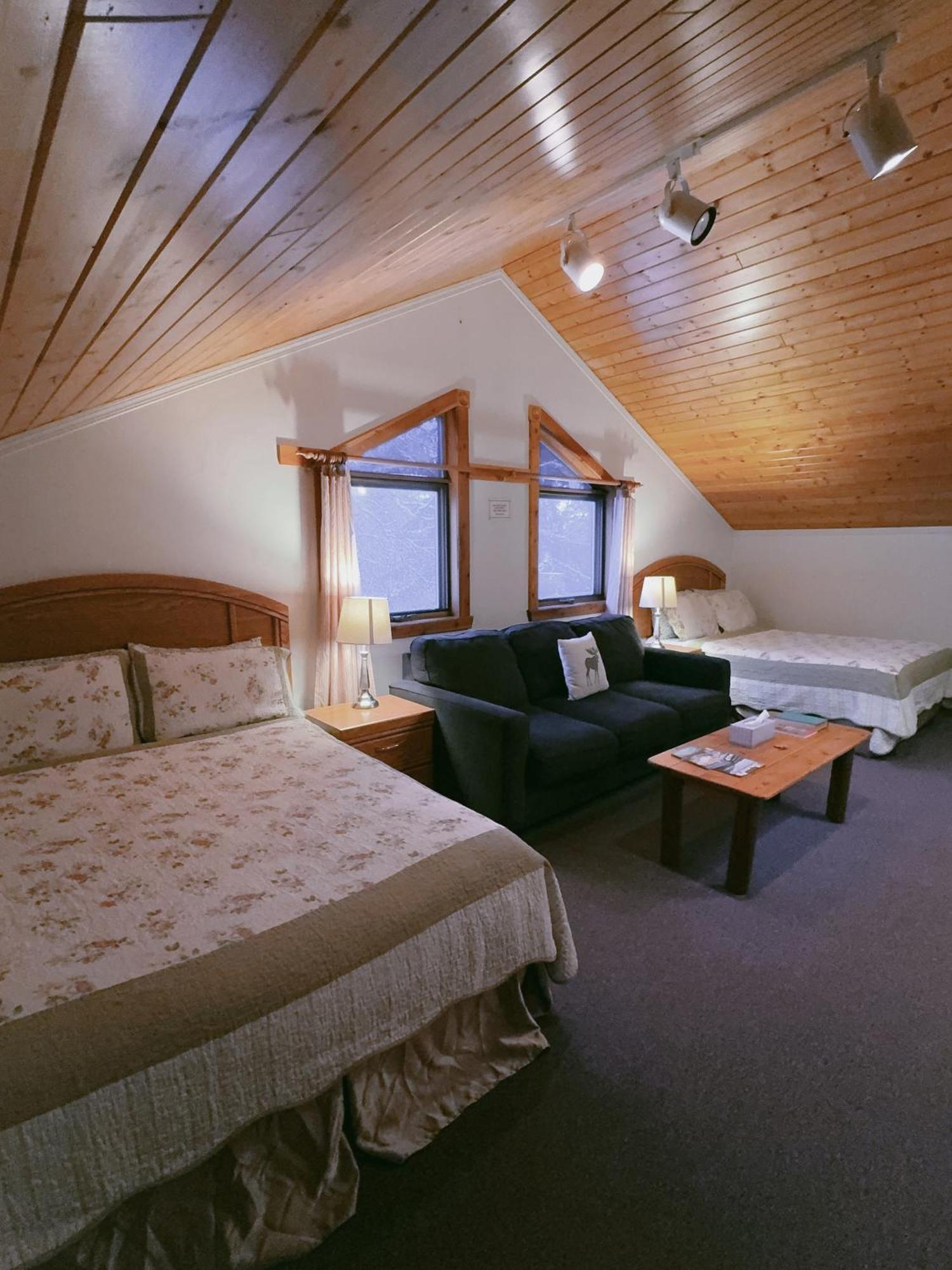 Alpine Meadows Lodge Golden Kültér fotó