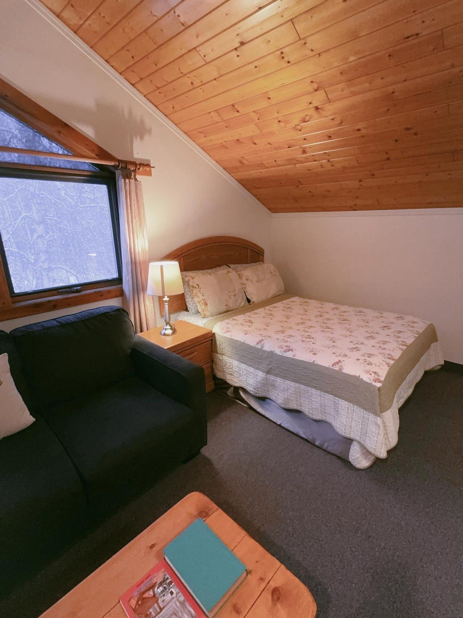 Alpine Meadows Lodge Golden Kültér fotó