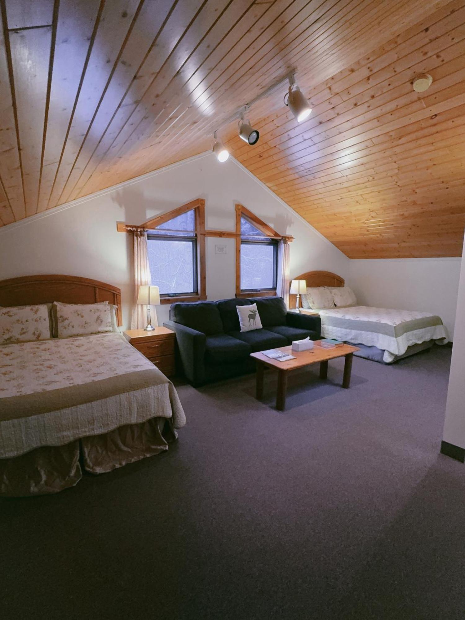 Alpine Meadows Lodge Golden Kültér fotó