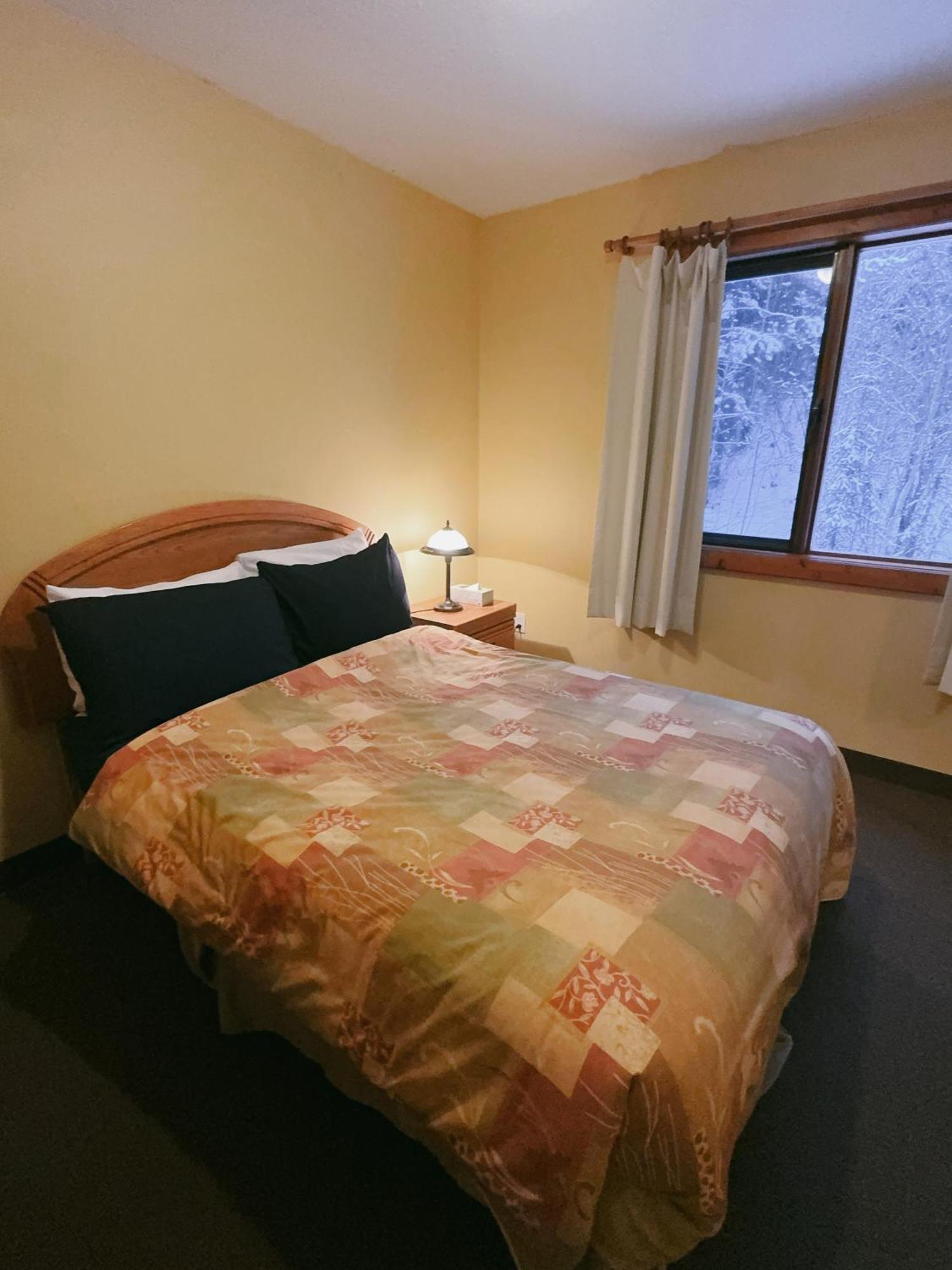 Alpine Meadows Lodge Golden Kültér fotó