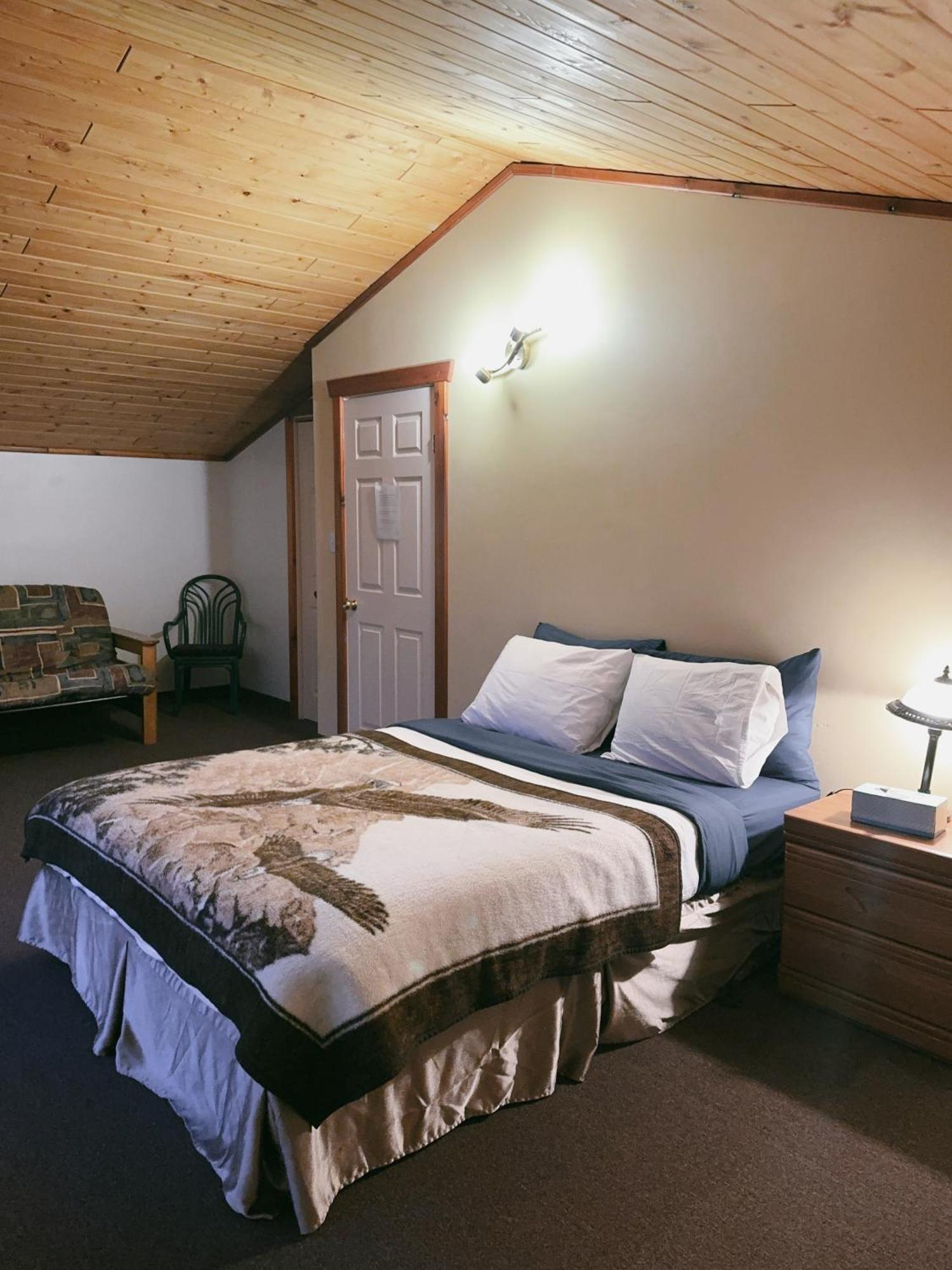 Alpine Meadows Lodge Golden Kültér fotó